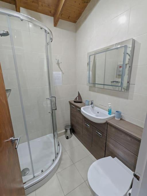 Harbour Haven: Spectacular Views Apartment พอร์ทแมด็อก ภายนอก รูปภาพ